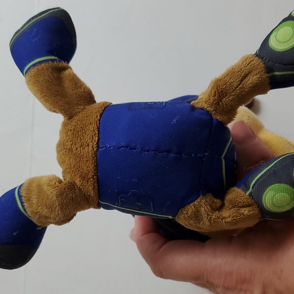 Paw Patrol stuffed chase doll - Picture 4 of 5